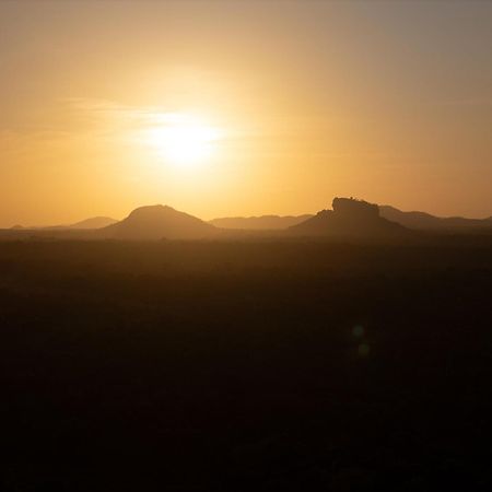 Ayugiri Ayurveda Wellness Resort Sigiriya Esterno foto