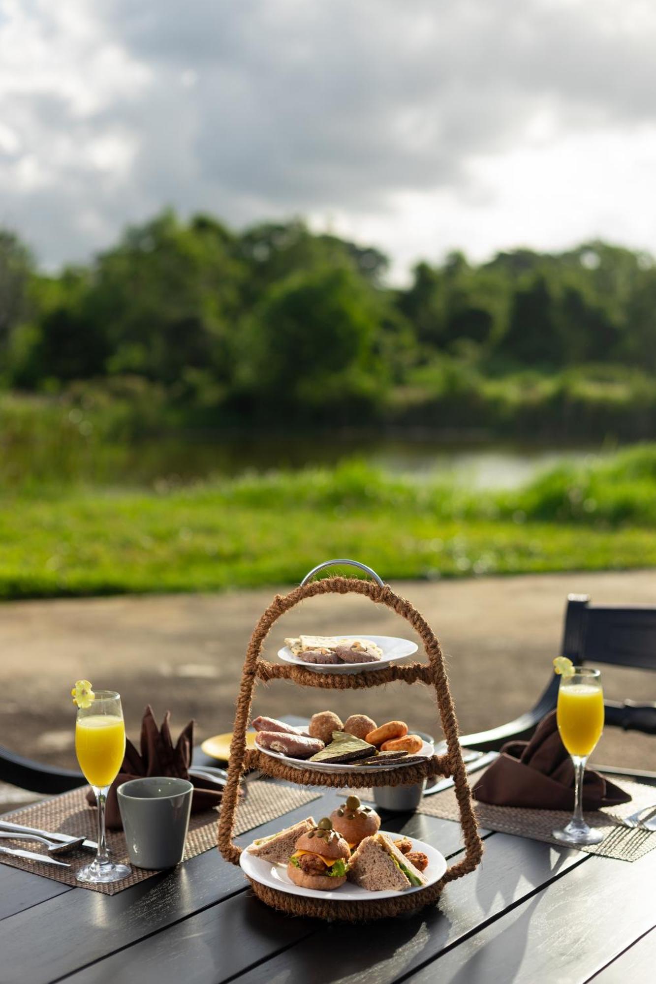 Ayugiri Ayurveda Wellness Resort Sigiriya Esterno foto