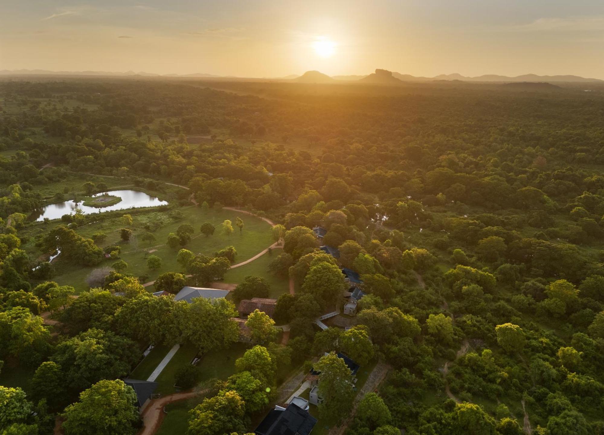 Ayugiri Ayurveda Wellness Resort Sigiriya Esterno foto