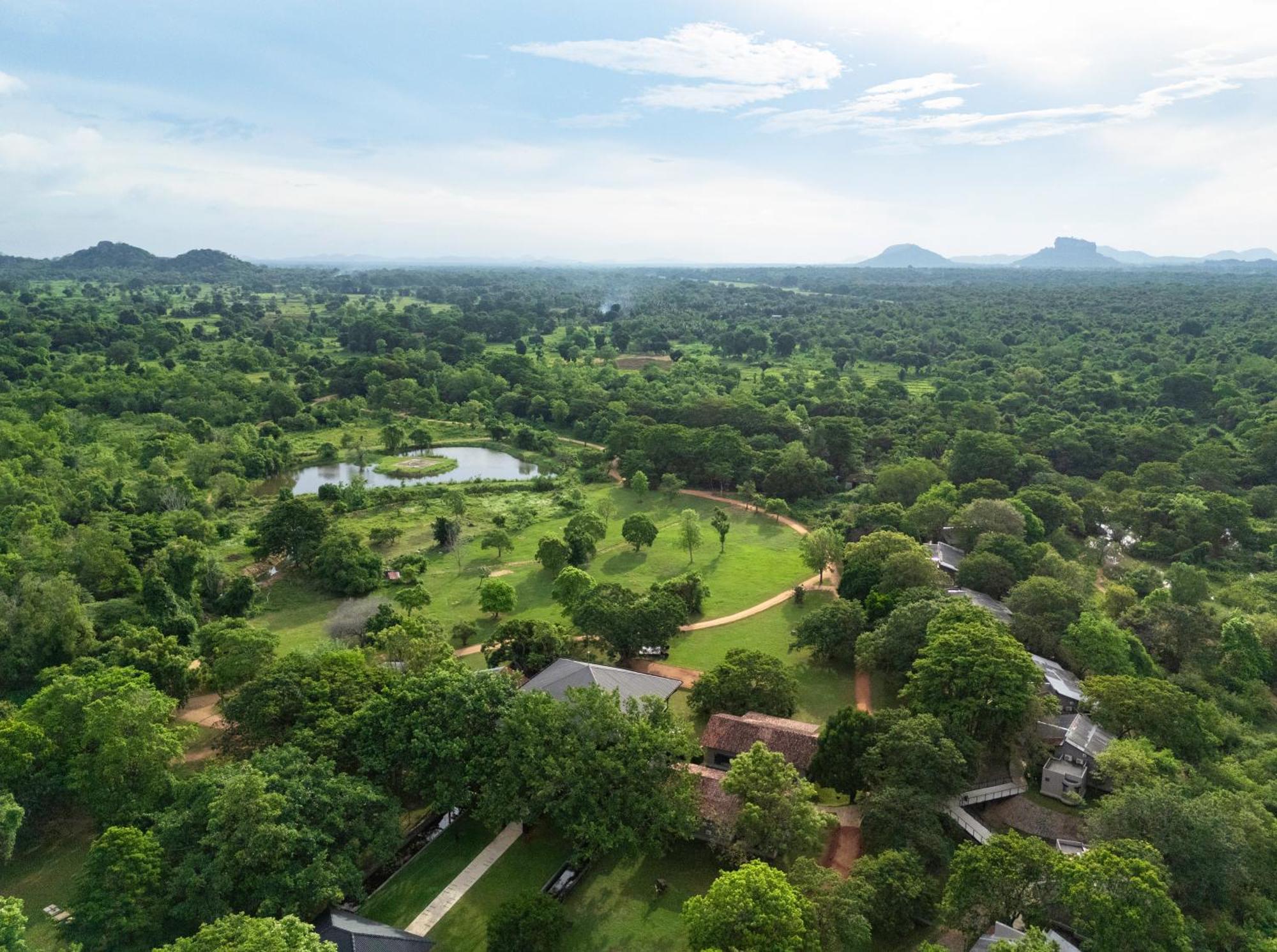 Ayugiri Ayurveda Wellness Resort Sigiriya Esterno foto