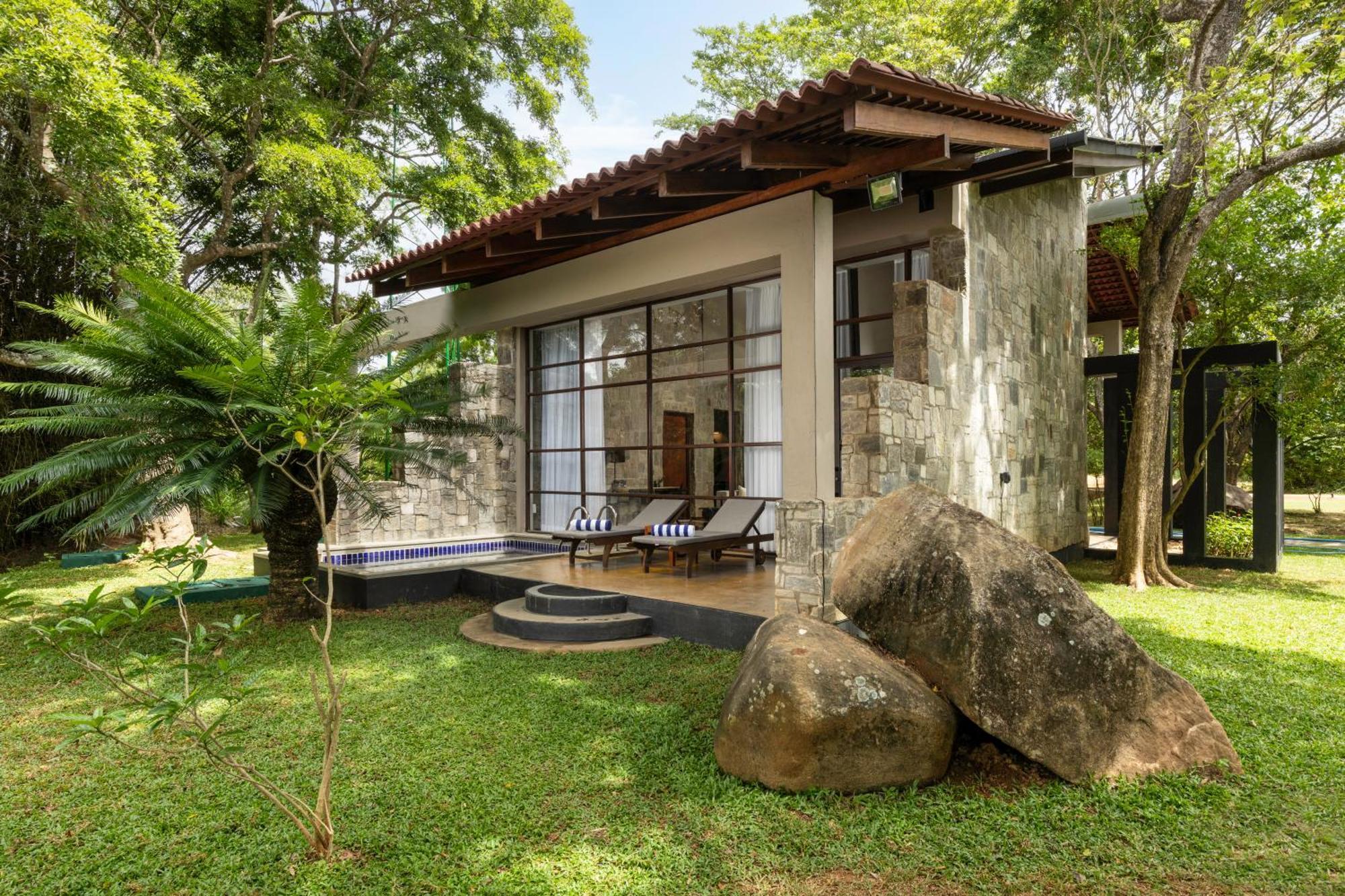 Ayugiri Ayurveda Wellness Resort Sigiriya Esterno foto