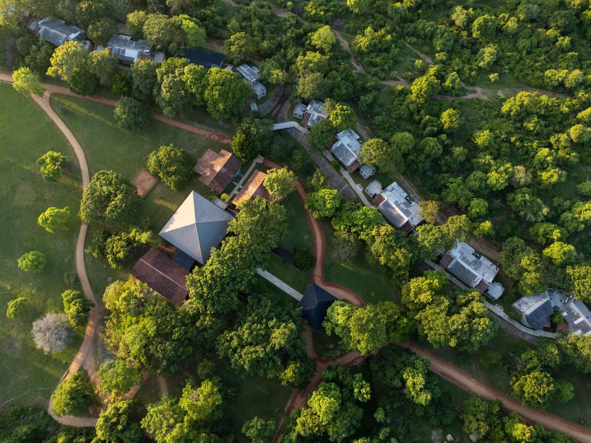Ayugiri Ayurveda Wellness Resort Sigiriya Esterno foto