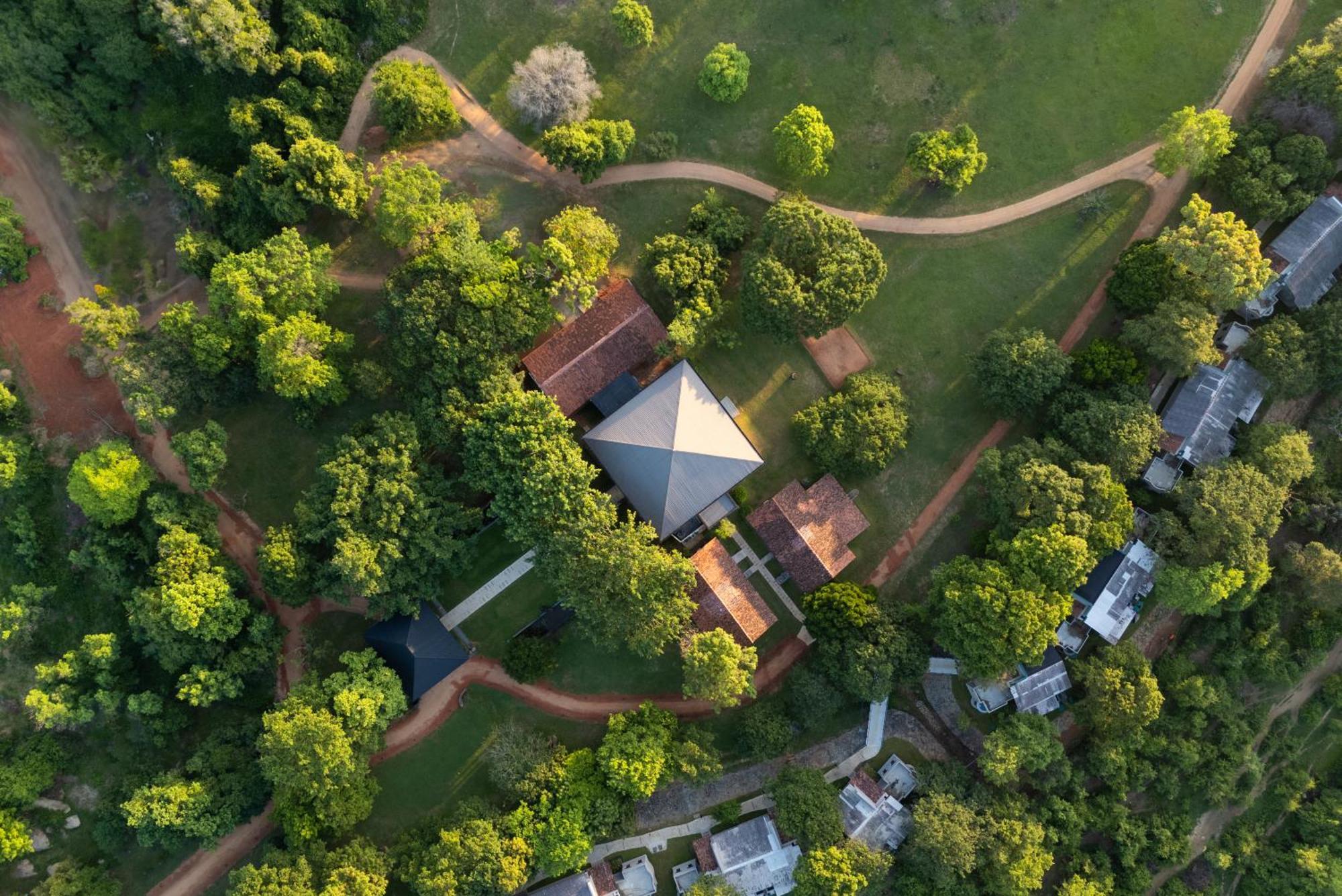 Ayugiri Ayurveda Wellness Resort Sigiriya Esterno foto