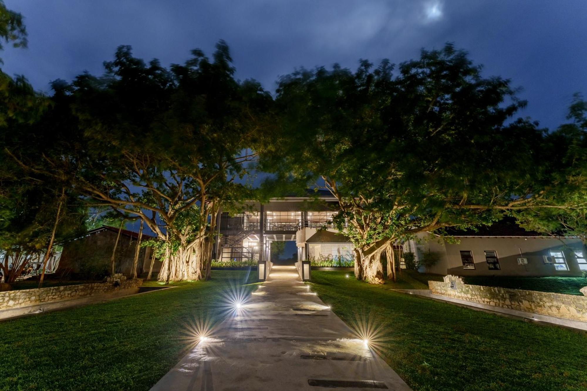 Ayugiri Ayurveda Wellness Resort Sigiriya Esterno foto