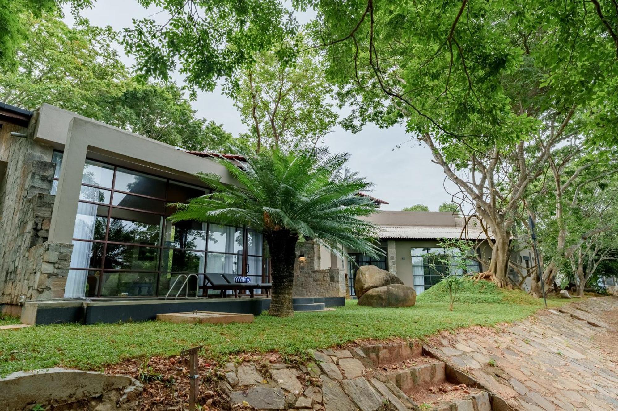 Ayugiri Ayurveda Wellness Resort Sigiriya Esterno foto