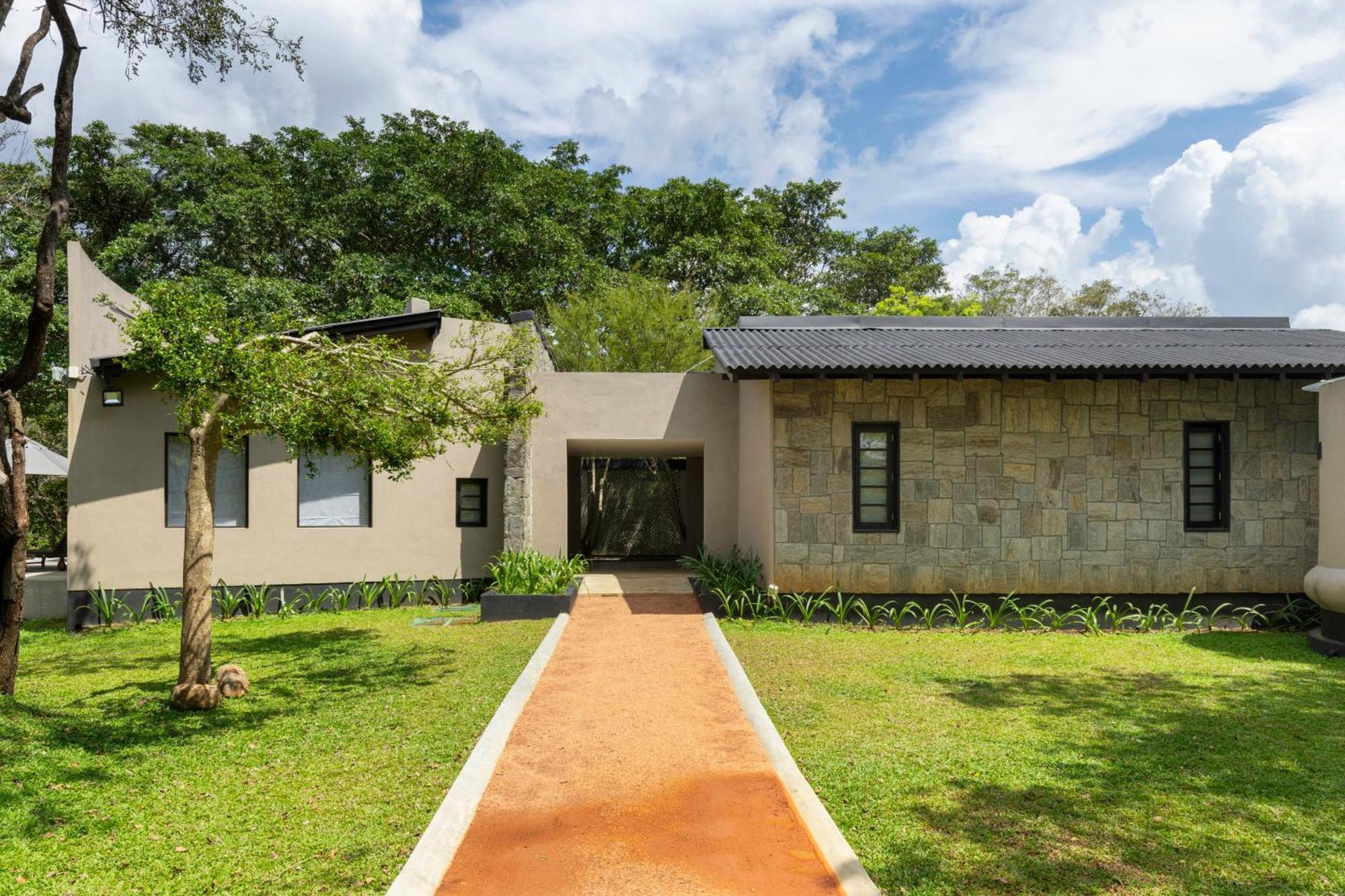 Ayugiri Ayurveda Wellness Resort Sigiriya Esterno foto